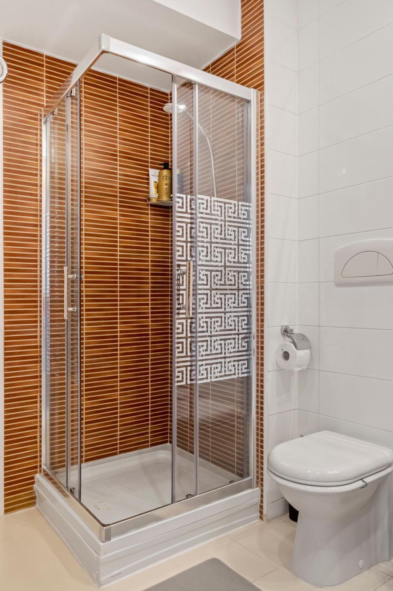 Rin Luxury Pool & Bucureşti