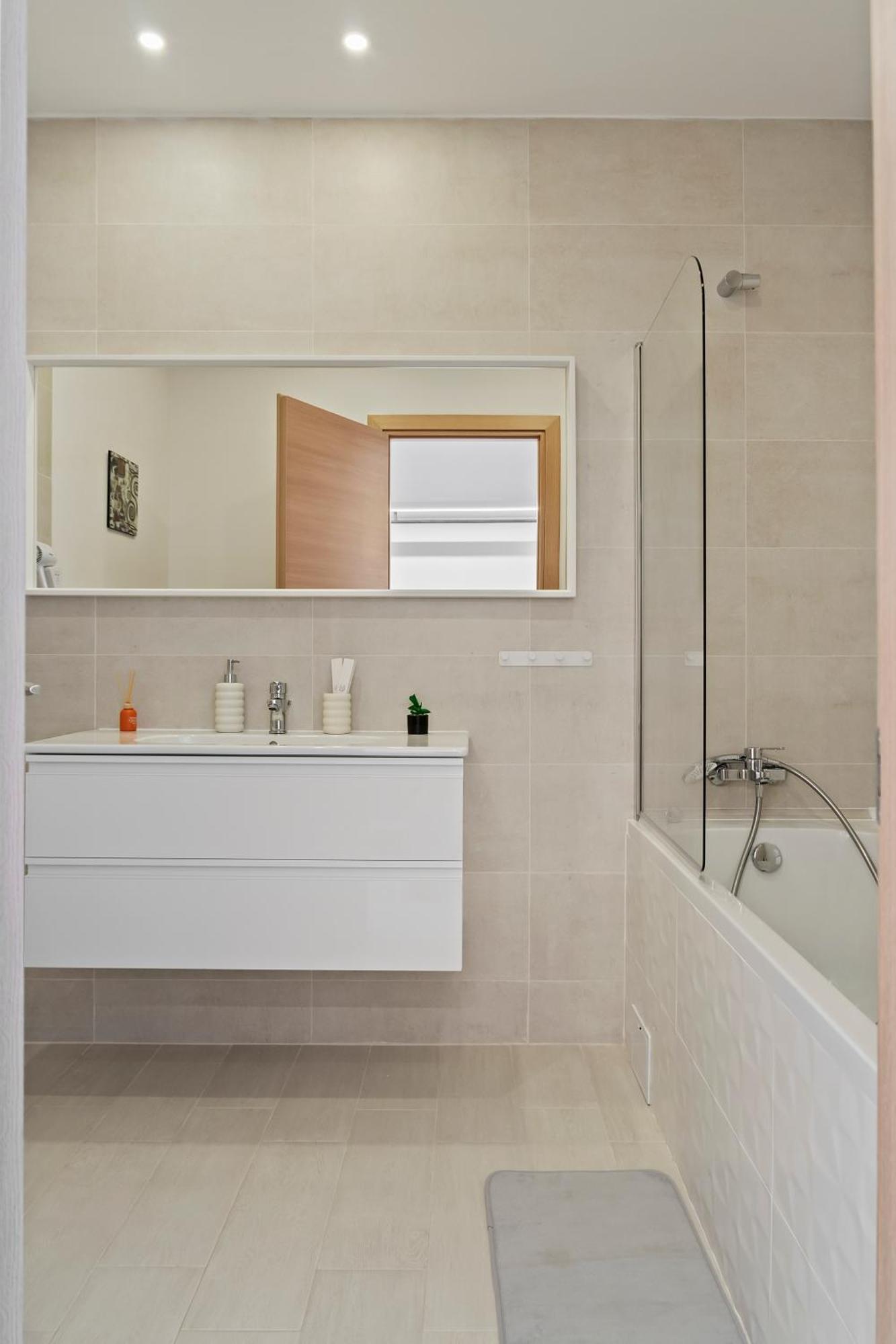 Rin Luxury Pool & Appartamento Bucarest